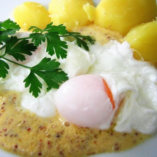 Rezeptbild: Verlorene Eier in Senfmousseline