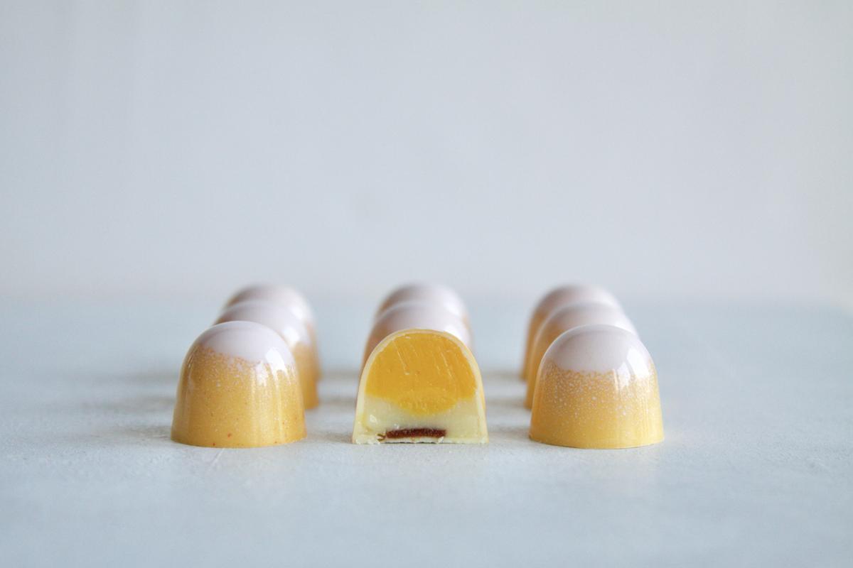 Rezeptbild: Würzige Mango Kokos Pralinen