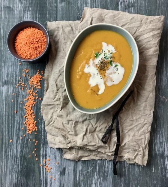 Rezeptbild: Rote Linsensuppe mit Orangen, Kardamom und Vanille