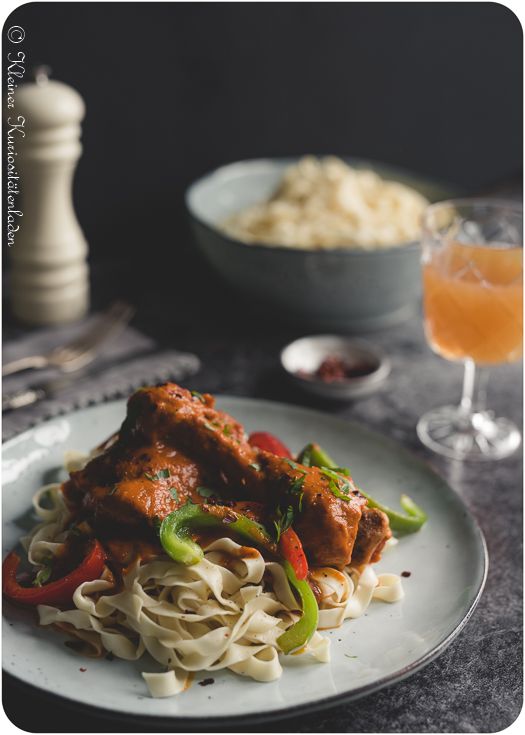 Rezeptbild: Csirkepaprikás ~ Ungarisches Paprikahähnchen