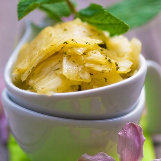 Rezeptbild: Süsse Ananas mit Minzzucker
