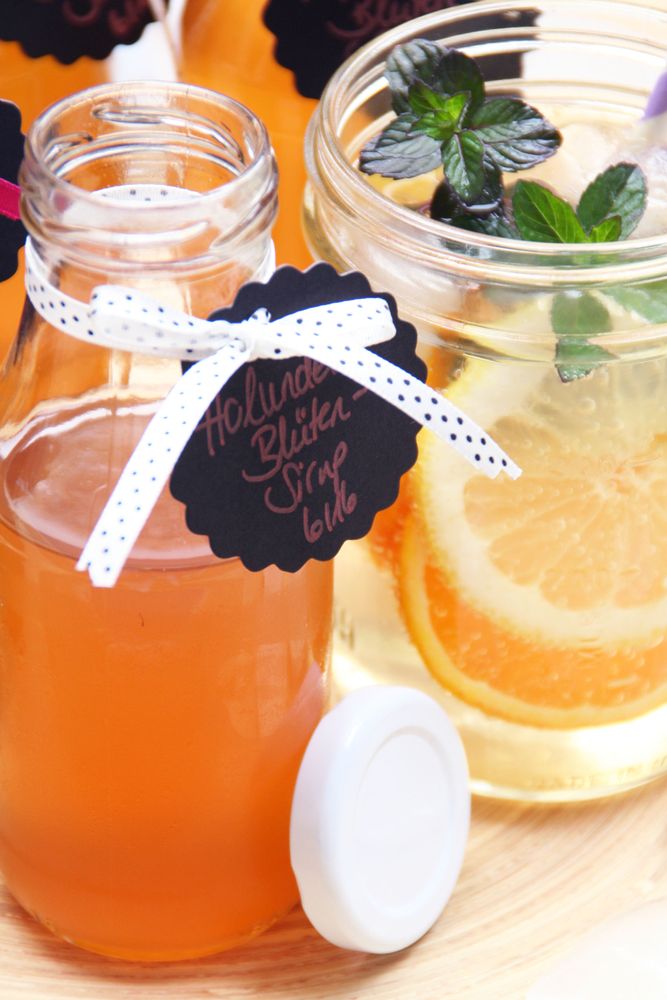 Rezeptbild: Holunderblütensirup für leckere Sommerdrinks