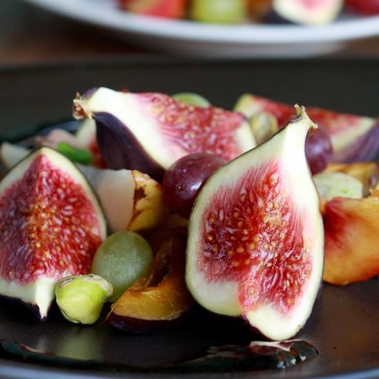 Rezeptbild: Herbstlicher Feigen-Salat mit Rotweinsauce