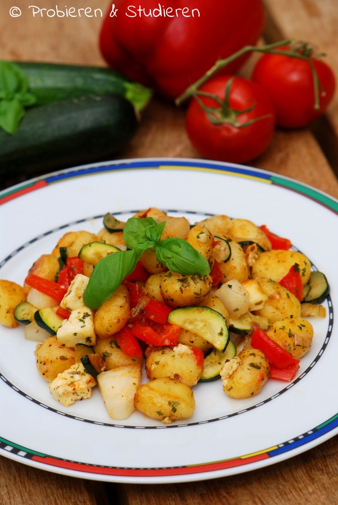 Rezeptbild: Mediterrane Gnocchi-Pfanne mit Mairübchen