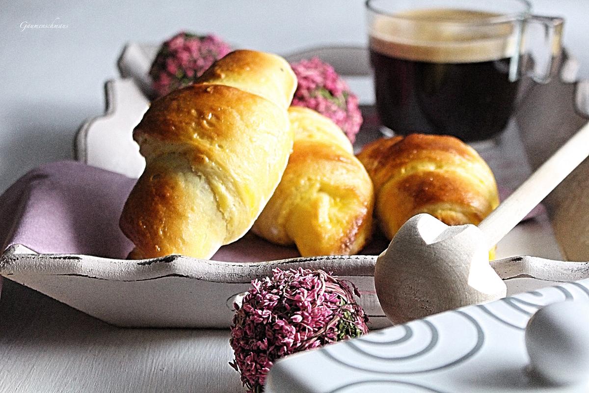 Rezeptbild: Butterweiche Frühstückshörnchen