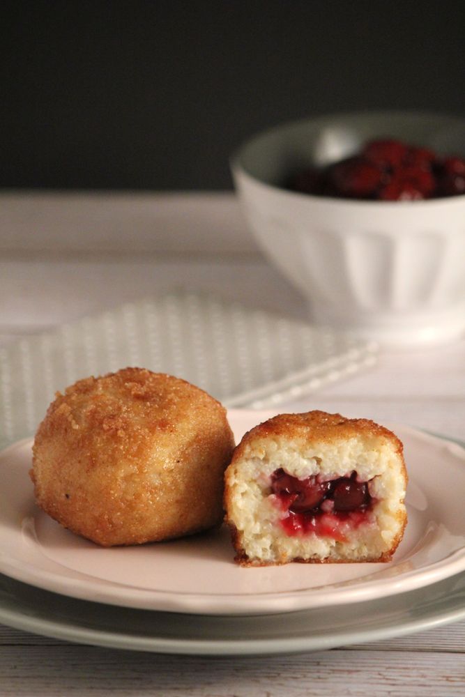 Rezeptbild: Milchreisbällchen gefüllt mit Kirschkompott