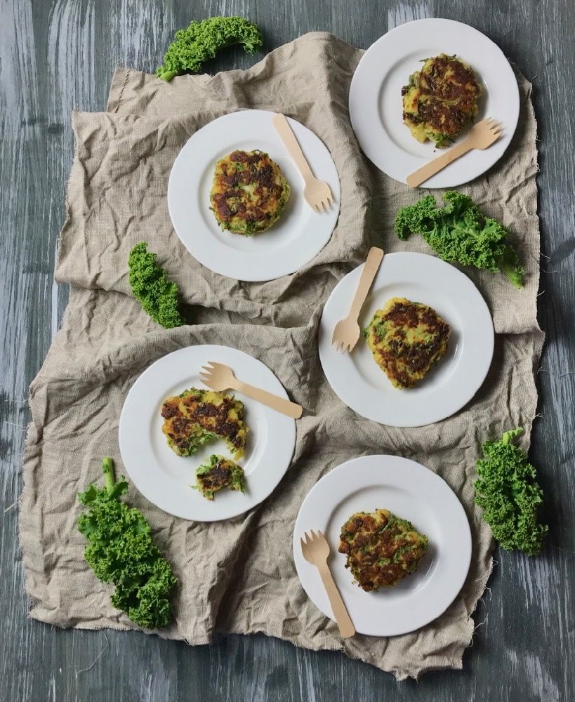 Rezeptbild: Grünkohl-Kartoffel-Pflanzerln mit Frühlingszwiebeln