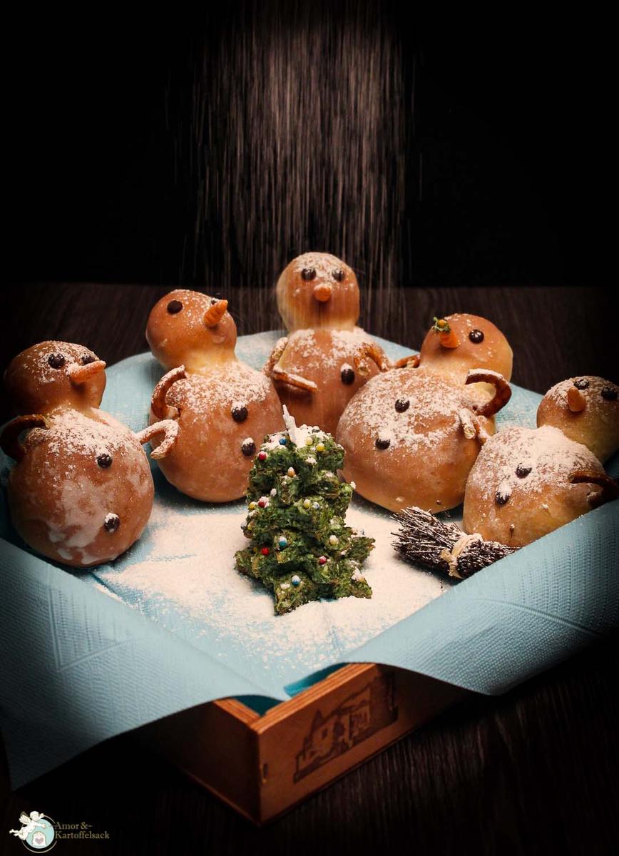 Rezeptbild: Süße Schneemänner mit Überraschungsbauch 