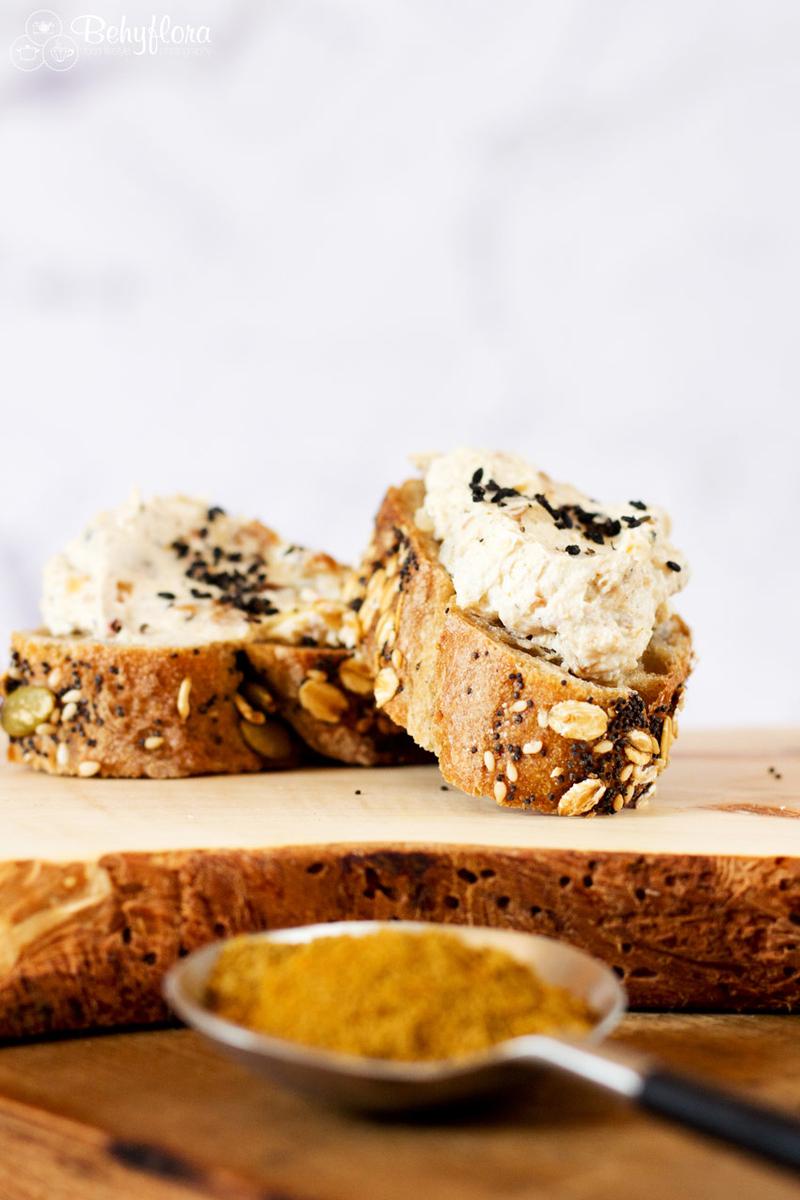 Rezeptbild: vegetarischer Brotaufstrich - Dattel-Curry