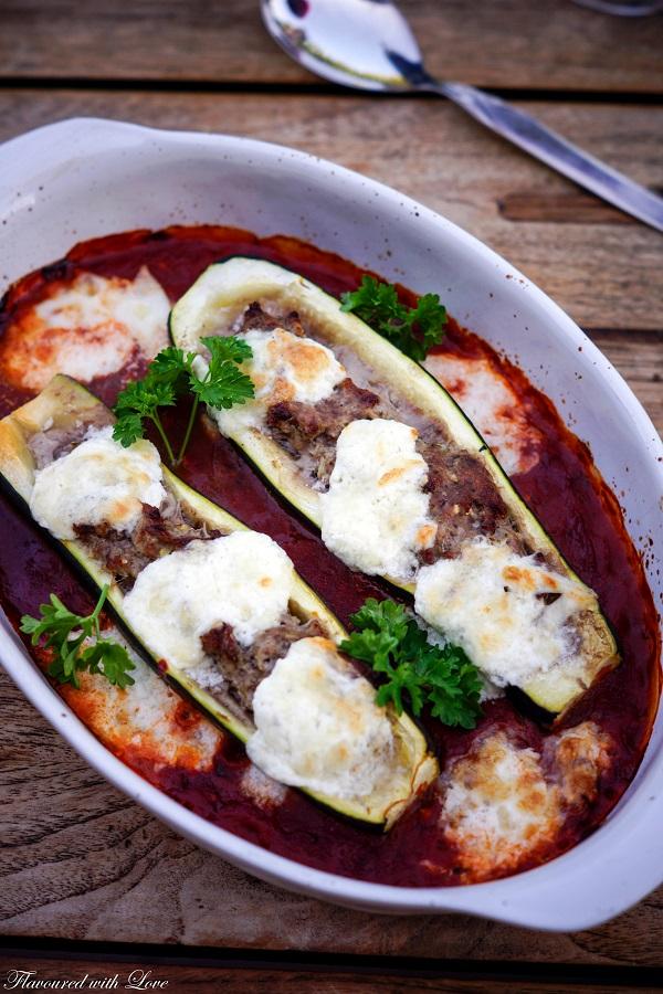 Rezeptbild: Gefüllte Zucchini mit Hack und Burrata
