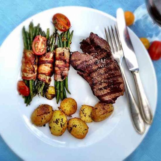 Rezeptbild: Filet vom Rind, Bohnen im Speckmantel und... Drillinge!