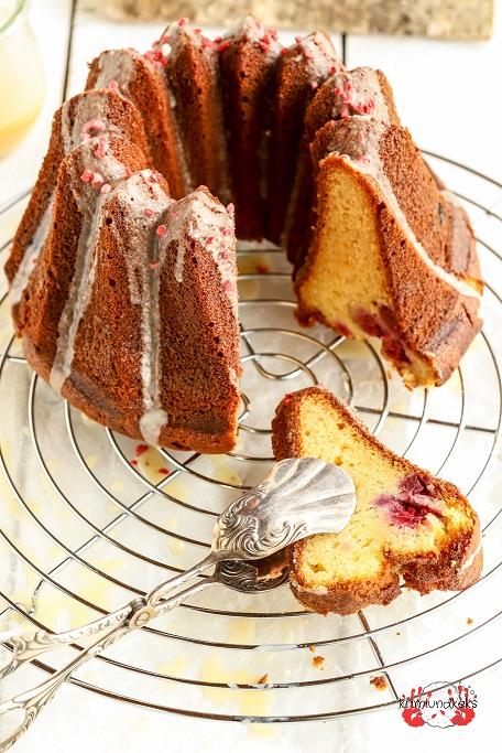 Rezeptbild: Eierlikör-Gugelhupf imt Himbeeren
