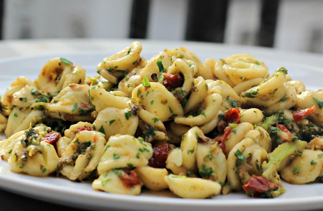 Rezeptbild: Pasta Pugliese -Orecchiette mit Brokkoli & Sardellen