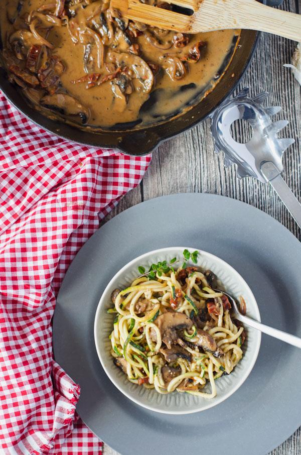 Rezeptbild: ZOODLES MIT CREMIGER CHAMPIGNONSAUCE