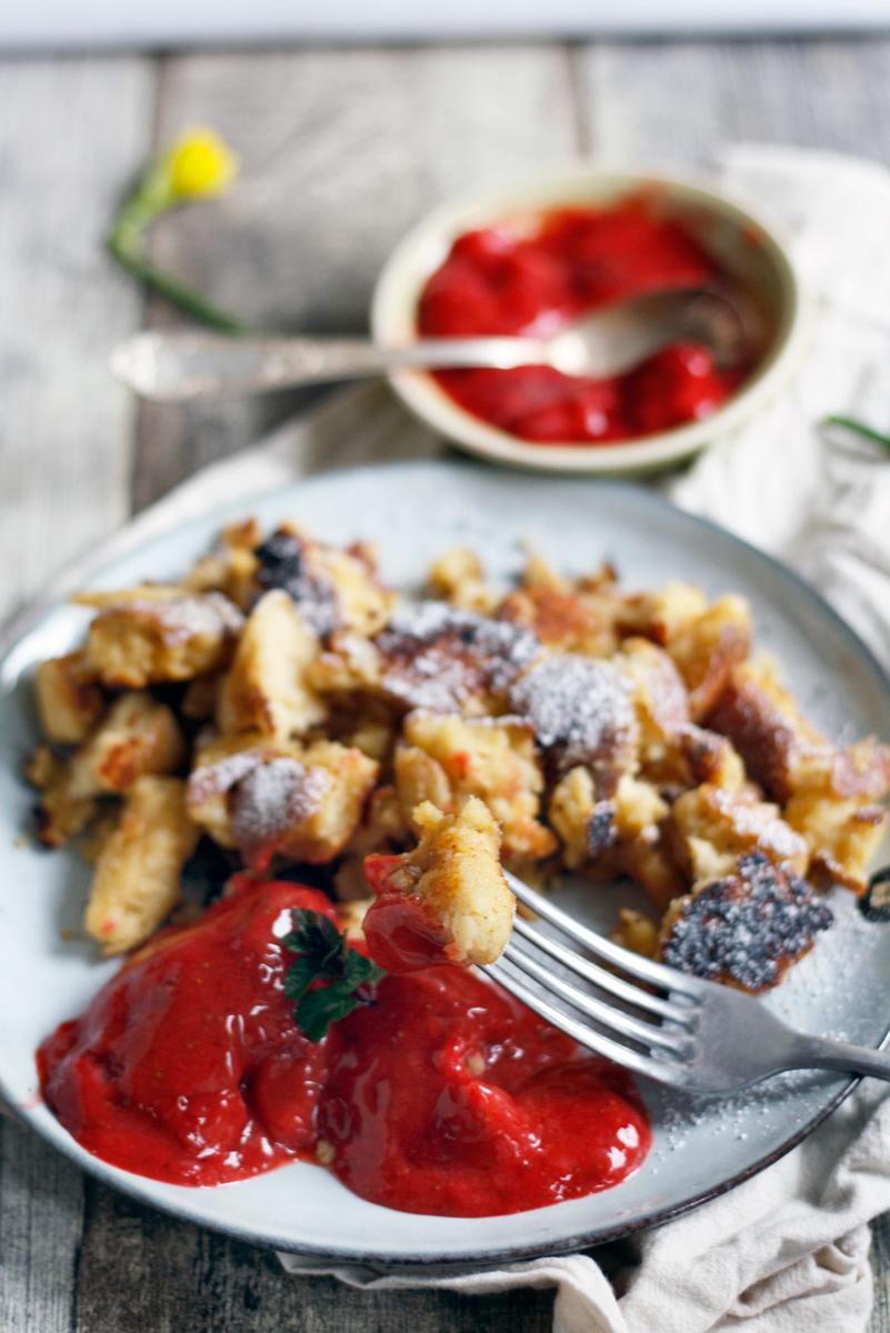 Rezeptbild: Kaiserschmarrn mit Erdbeersorbet