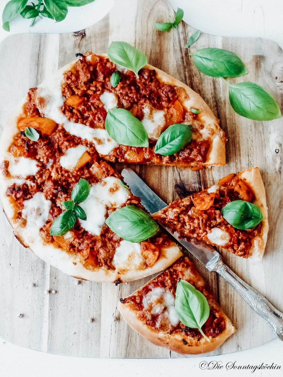 Rezeptbild: Pizza mit Hackfleisch und Mozarella