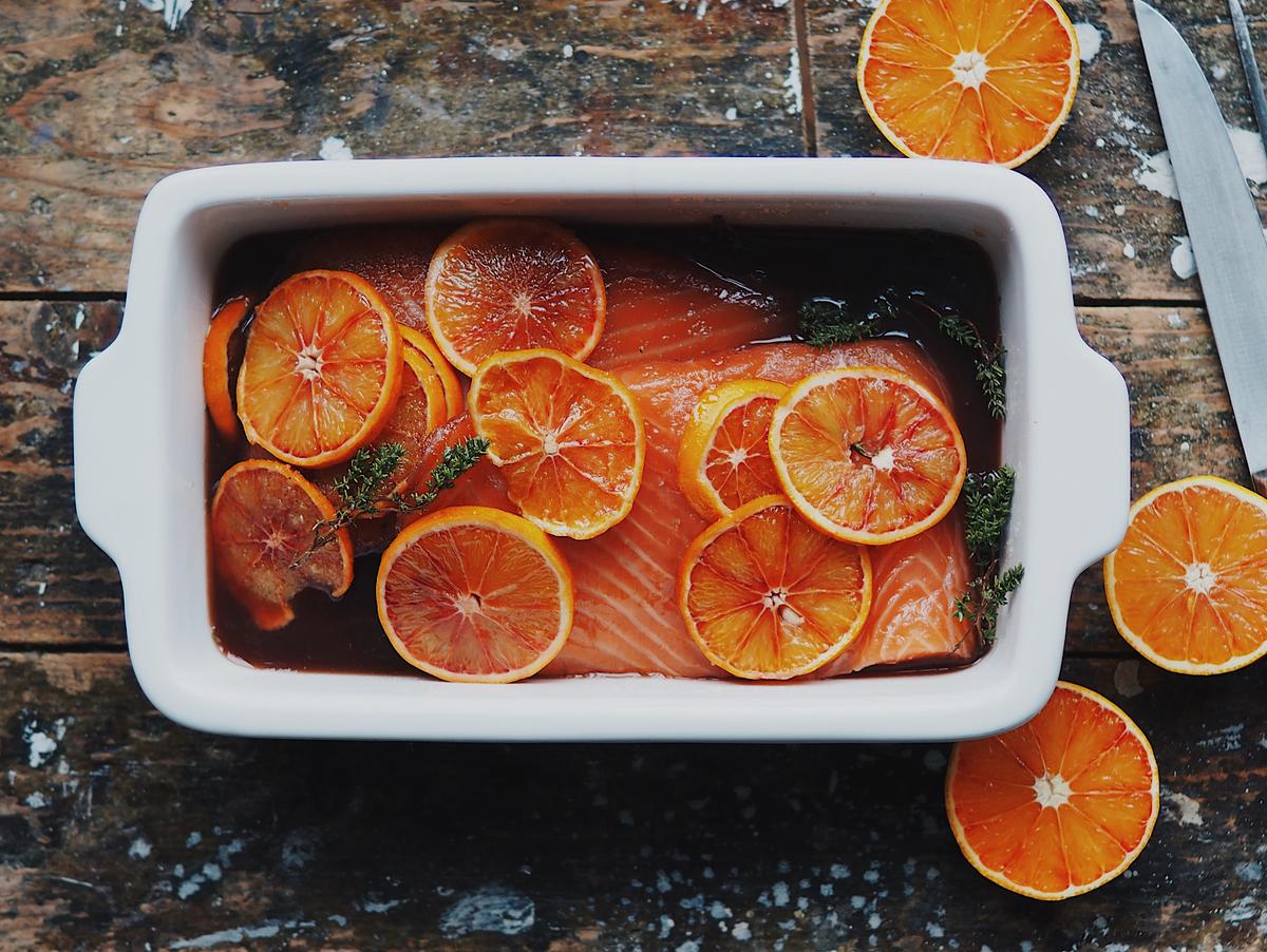 Rezeptbild: Gebeizter Lachs mit Blutorangen und Martini