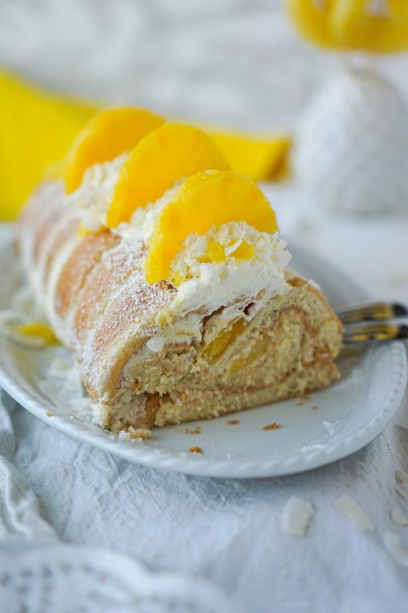 Rezeptbild: Sommerliche "nobake" - Biskuitroulade