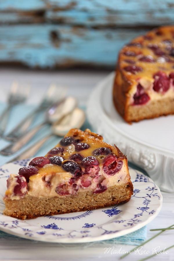 Rezeptbild: Saftiger Kirschkuchen mit Marzipanguss