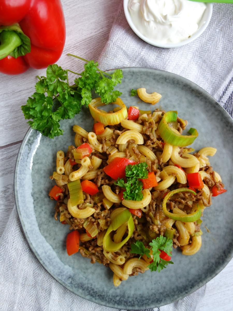 Rezeptbild: Schnelle Hackfleischpfanne mit Gemüse und Pasta