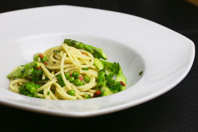 Rezeptbild: Spargel-Erbsen-Pasta mit Pecorino