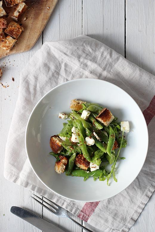 Rezeptbild: Bohnen-Brot-Salat mit Feta und Rucola
