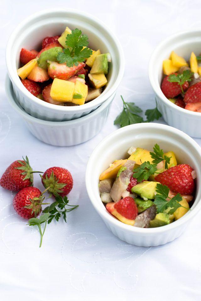 Rezeptbild: Avocado-Erdbeer-Mango-Matjes-Salat