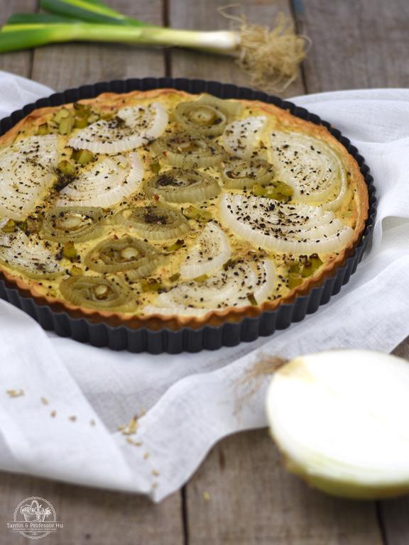 Rezeptbild: Vegane Fenchel-Zwiebel-Tarte mit Kartoffel-Tahini-Stampf