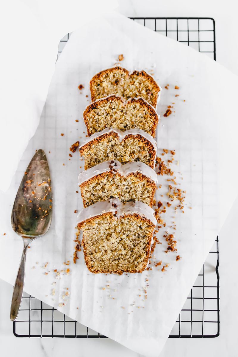 Rezeptbild: einfacher Nusskuchen mit Zuckerguss