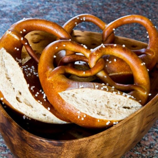 Rezeptbild: Laugenbrezeln mit Vollkornanteil