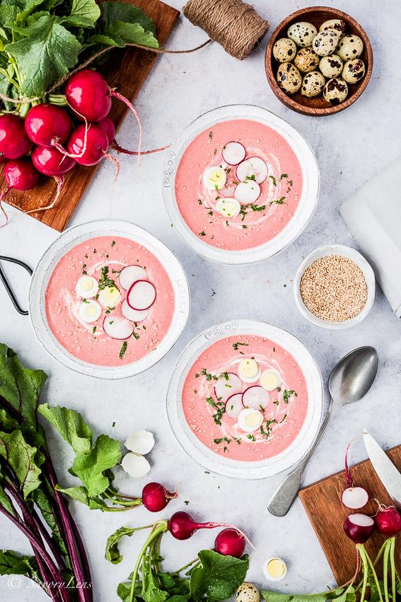Rezeptbild: Rote Beete-Radieschen Suppe mit Wachteleiern