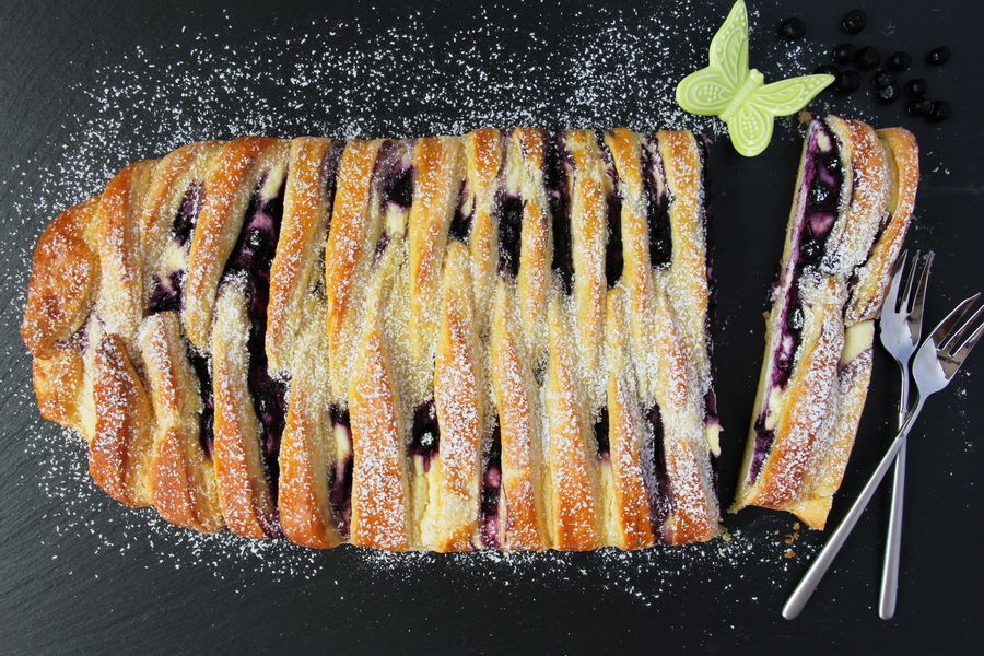 Rezeptbild: Topfen-Heidelbeer-Strudel