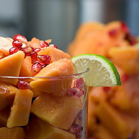 Rezeptbild: Papaya mit Granatapfelkernen und Limettensaft