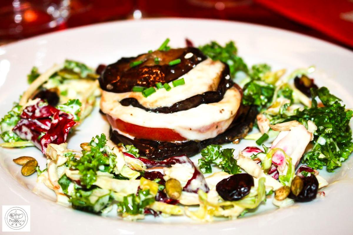 Rezeptbild: Auberginen Tuermchen im Salatkranz
