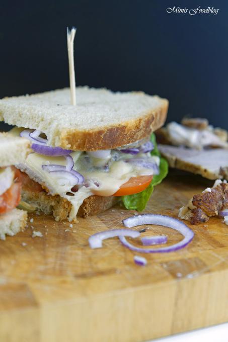 Rezeptbild: Krustenbraten Sandwich mit Knoblauchcreme