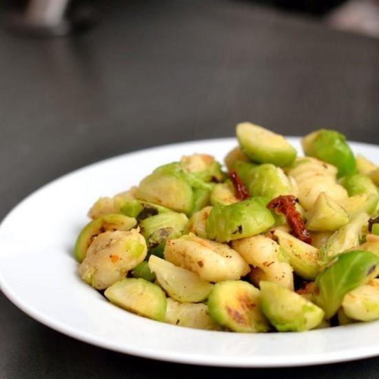 Rezeptbild: Gnocchi-Pfanne mit Rosenkohl