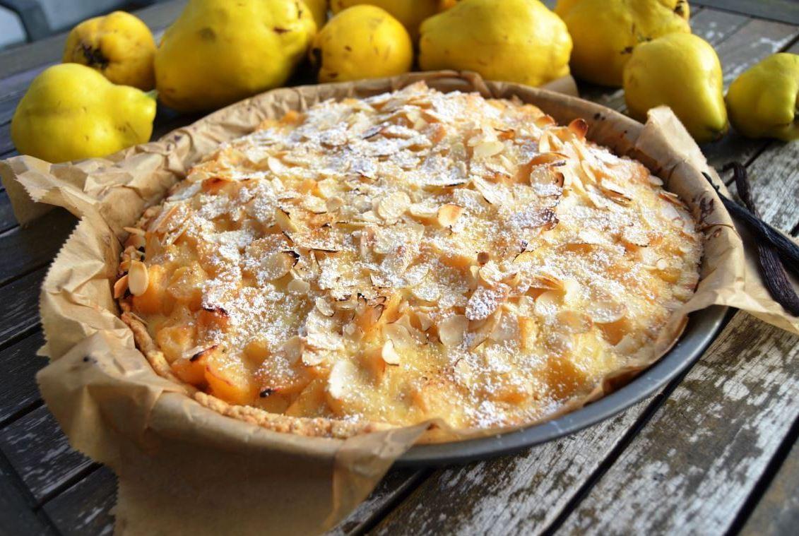 Rezeptbild: Quittentarte mit Mandeln und Creme Fraiche