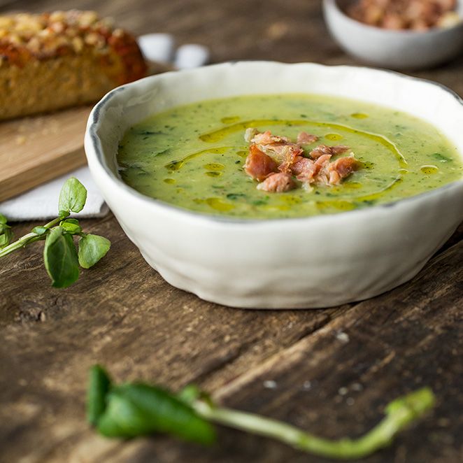 Rezeptbild: Zucchinisuppe mit Brunnenkresse und Serrano-Schinken