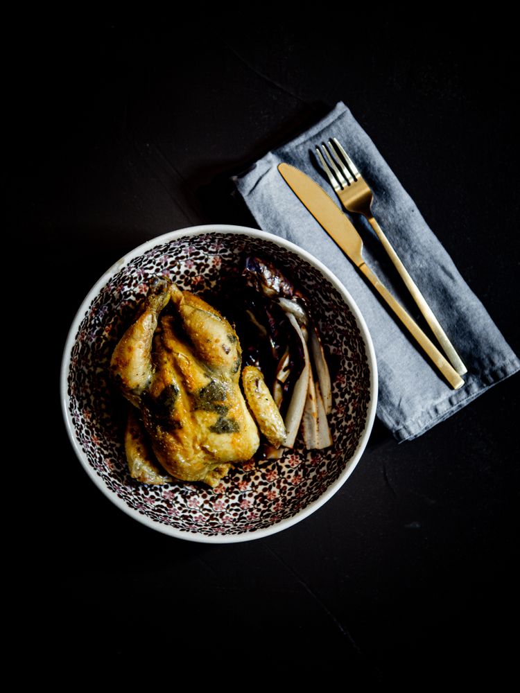 Rezeptbild: Getrüffeltes Stubenküken mit Radicchio und Madeira Sauce