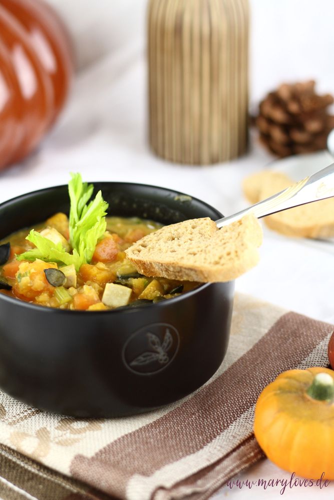 Rezeptbild: Vegane rote Linsensuppe mit Süßkartoffel & Kürbis