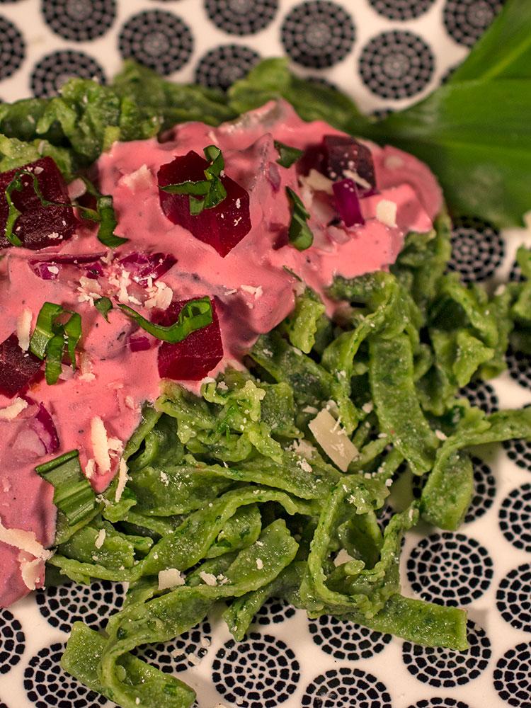Rezeptbild: Bärlauchnudeln mit Rote Bete-Soße