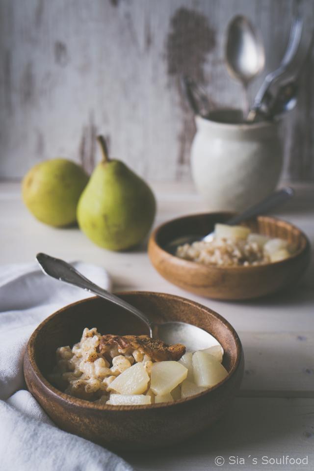 Rezeptbild: Ofen-Milchreis mit Birnen-Kompott