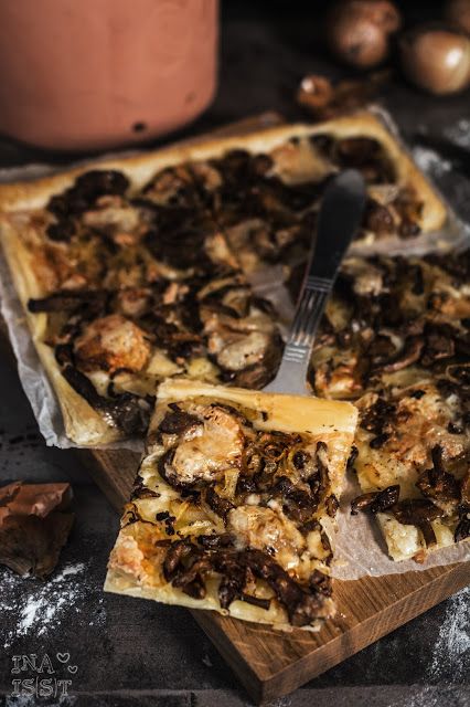 Rezeptbild:  Zwiebel-Pilztarte mit Taleggio