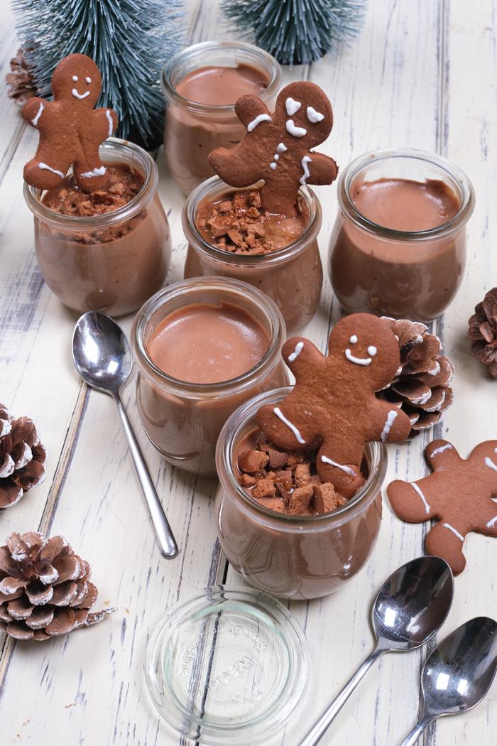 Rezeptbild: Tonkabohnen-Mousse-au-Chocolat mit Gingerbread und Karamellsoße | Einfach & Schnell