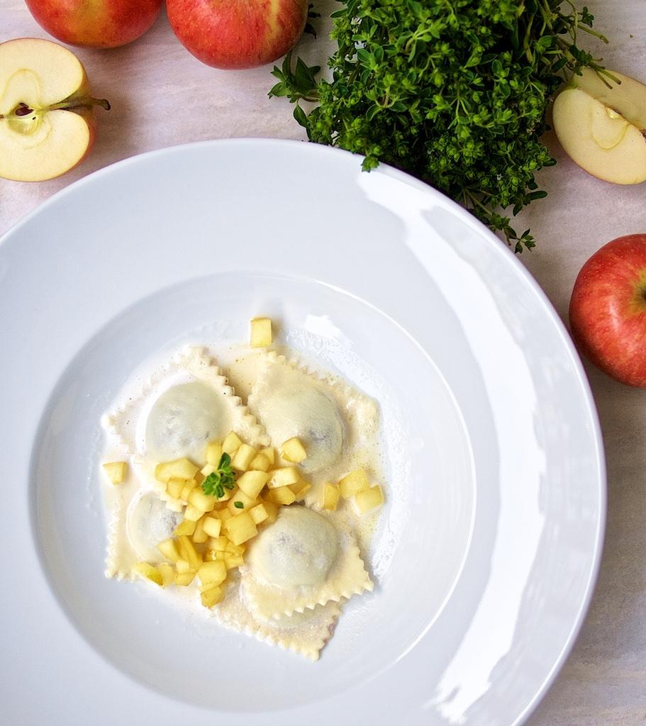 Rezeptbild: Blutwurstravioli mit Calvadosschaum
