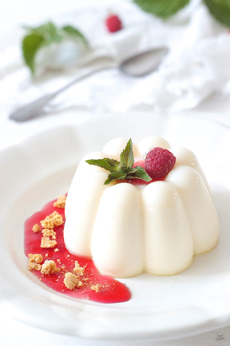 Rezeptbild: Panna Cotta mit Himbeeren