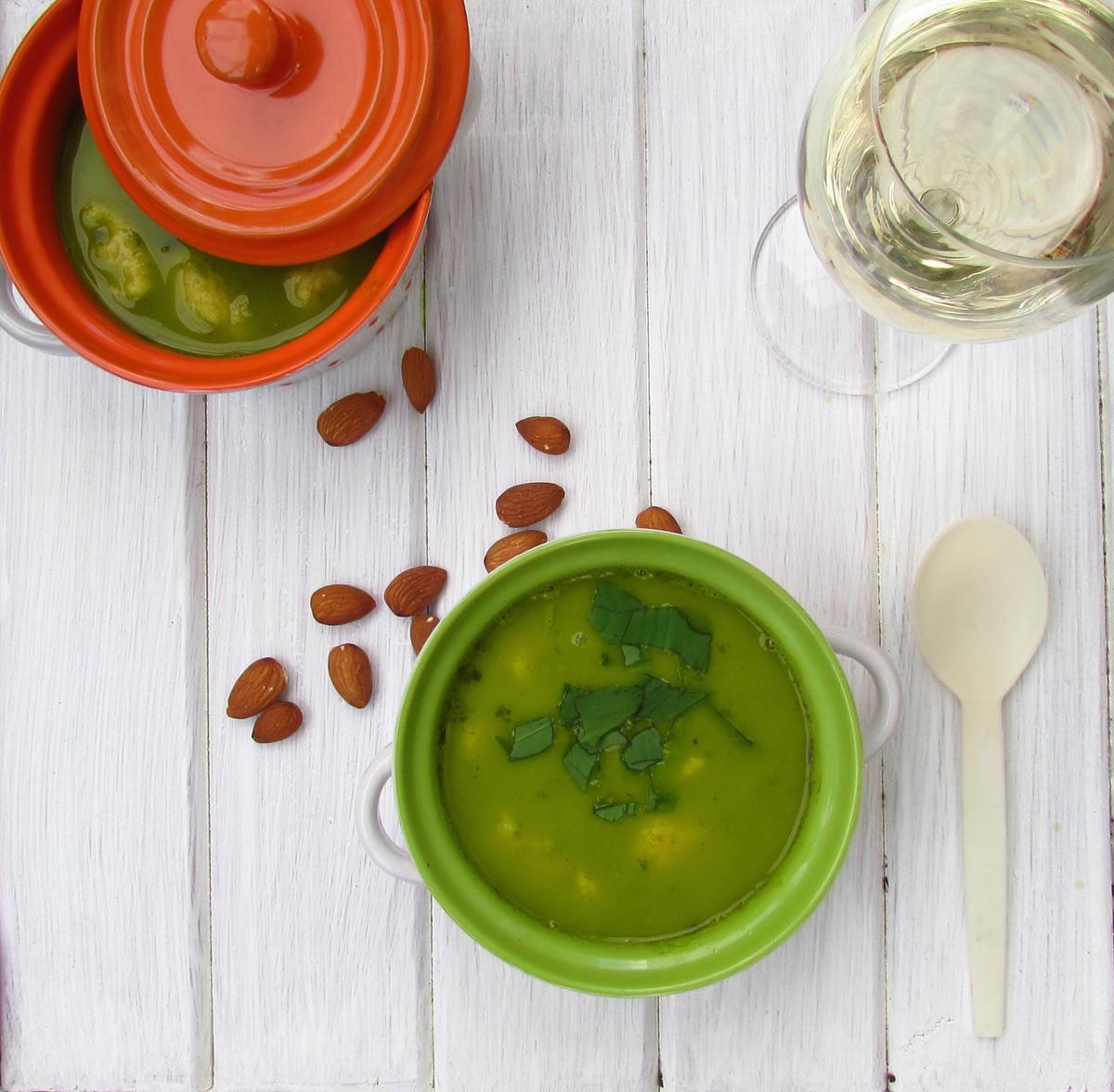 Rezeptbild: Mandelgnocchi in leichter Bärlauchsuppe
