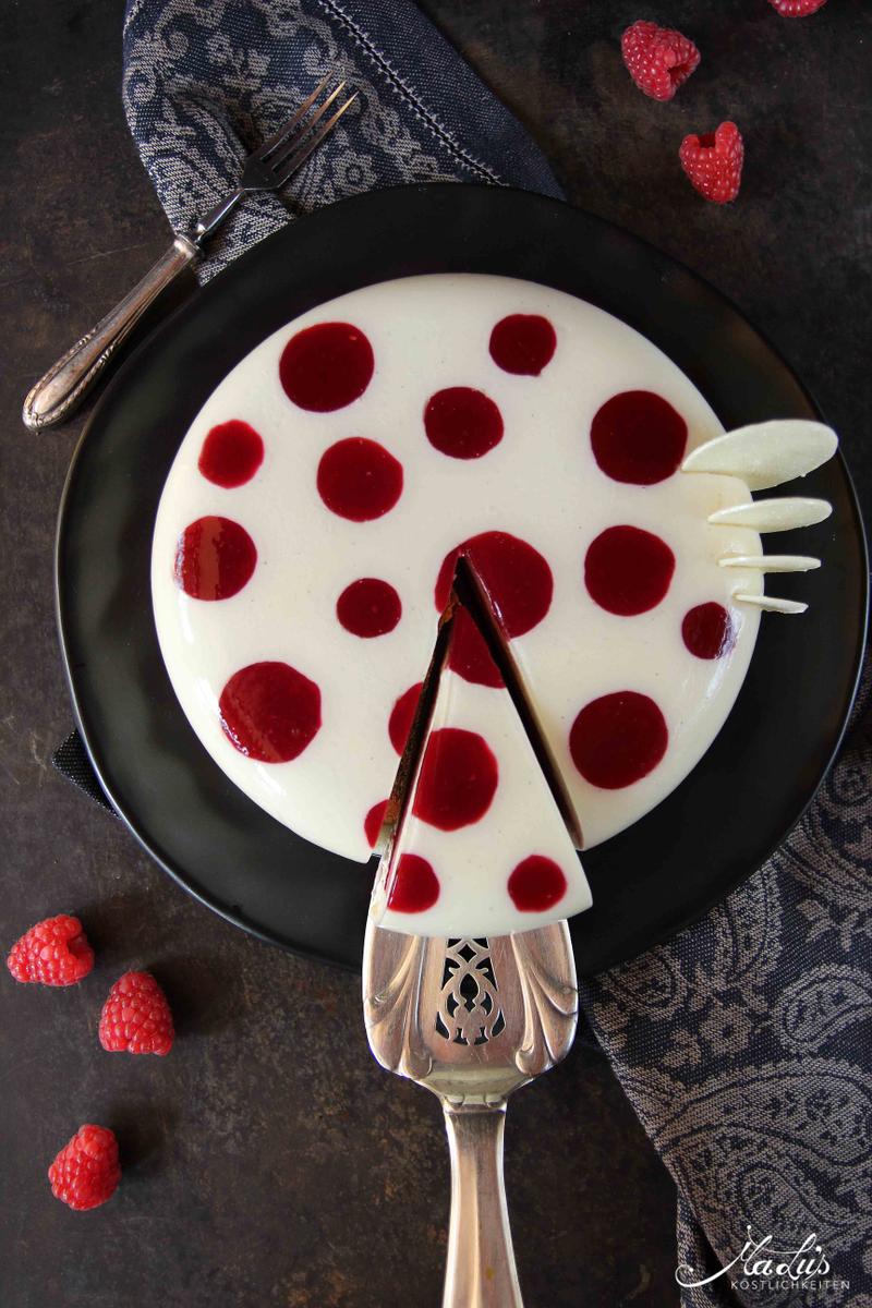 Rezeptbild: Himbeertorte mit Polka Dots
