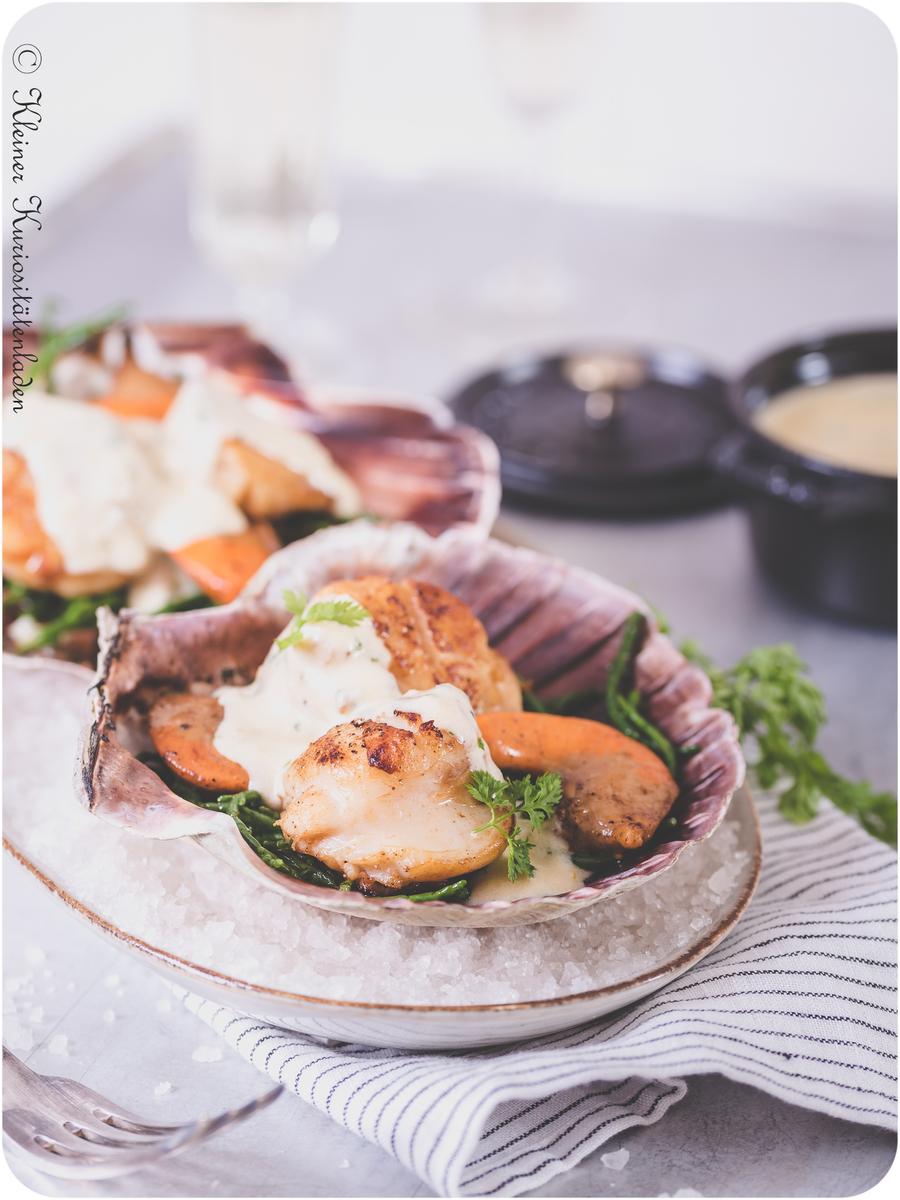 Rezeptbild: Jakobsmuscheln mit Queller und Kerbel-Sahnesauce
