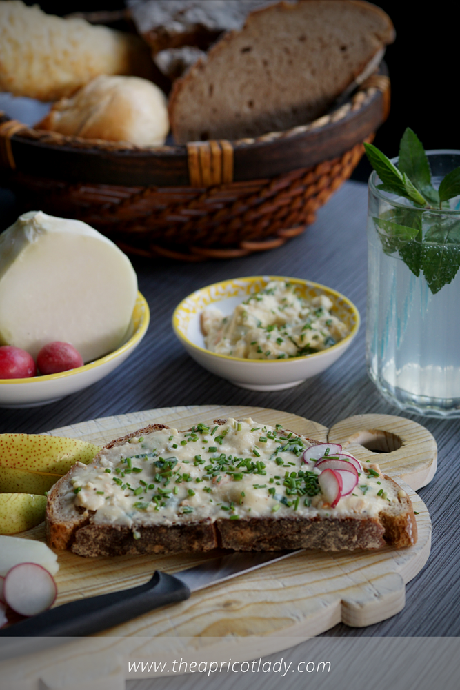 Rezeptbild: herzhafter Weichkäse-Aufstrich nach Obatzter Art
